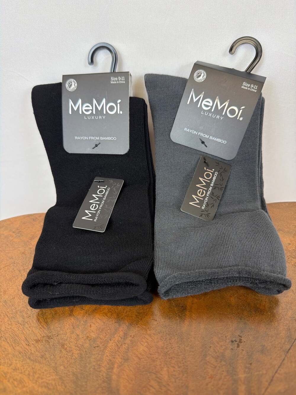 NWT MeMoi 2 Pack Womens Bamboo Roll Top Crew Socks Black Gray 9-11 shoe 4-10